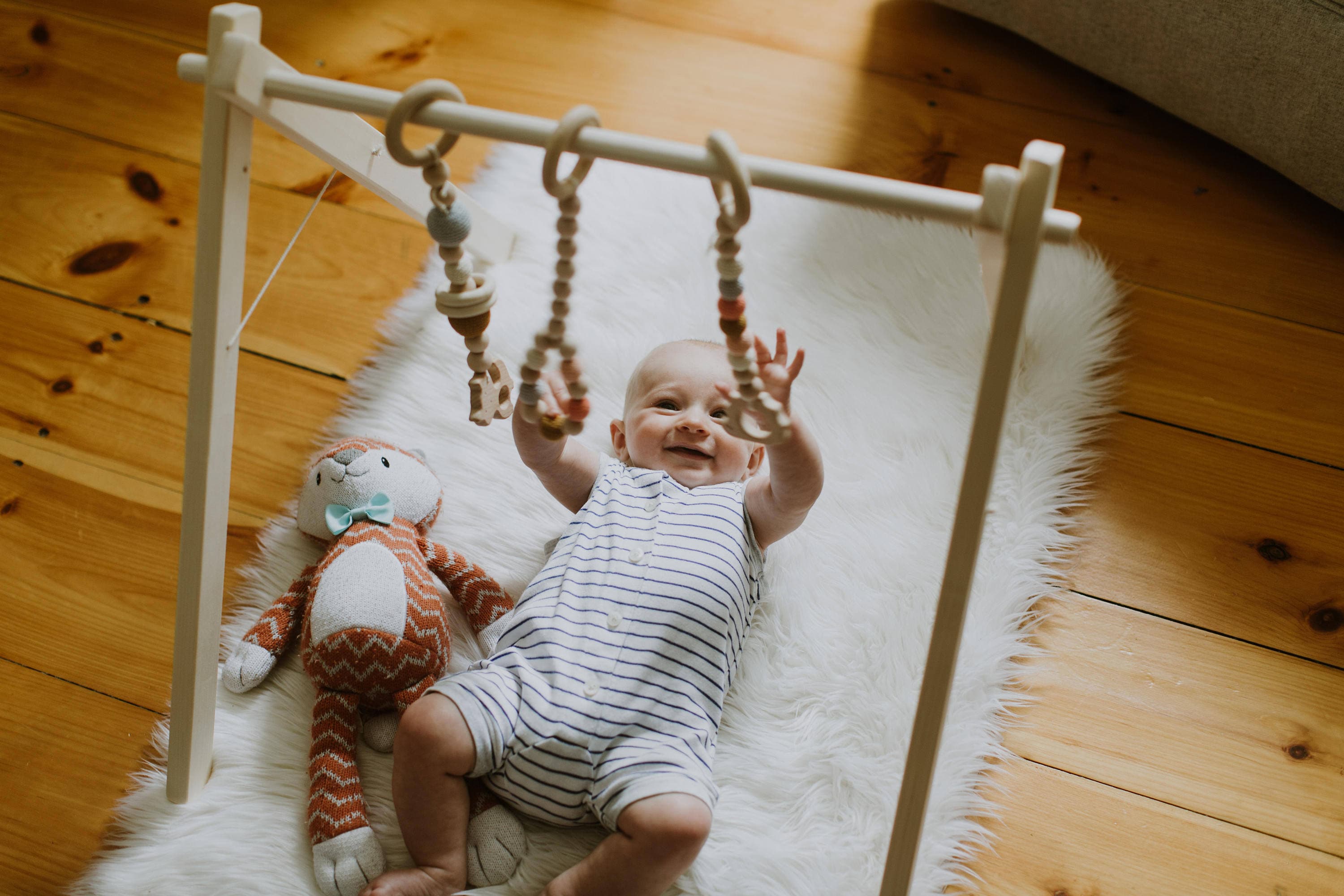 Natural Pine Wooden Play Activity Frame Baby Nursery Decor Star hanging Toys UK