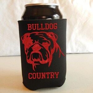 Enfriador de latas bordado con la mascota Bulldog, para eventos al aire libre, funda para latas, para fanáticos de los Bulldogs, Bulldogs de la escuela secundaria