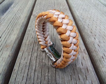 Paracord bracelet