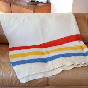 vintage MID-CENTURY hudson bay style WOOL vintage 1950s cabin blanket twin peaks -- 71 x 90 inches - Free shipping U.S.A.