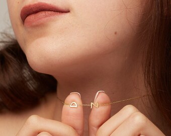 Pequeño collar inicial, collar de nombre personalizado, collar de letra de oro delicado, regalos de joyería personalizados para ella para las mujeres