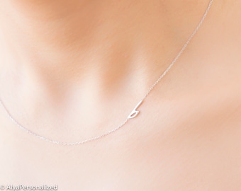 Collar inicial diminuto - Collar inicial lateral de oro - Collar de carta personalizado - Regalo para ella - Joyas de oro - Collar inicial