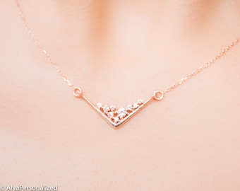 Collar de oro rosa de 14K, collar delicado, collar de declaración minimalista, regalos para mujeres, collares para mujeres, collar V