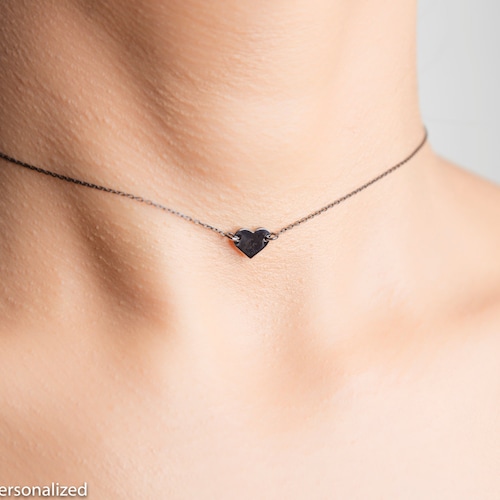 Choker Noir avec Charme - Bijoux Boho - Boho JEwelry - Collier Choker Noir - Choker en Dentelle Noire - Choker Coeur - Collier Charme Coeur