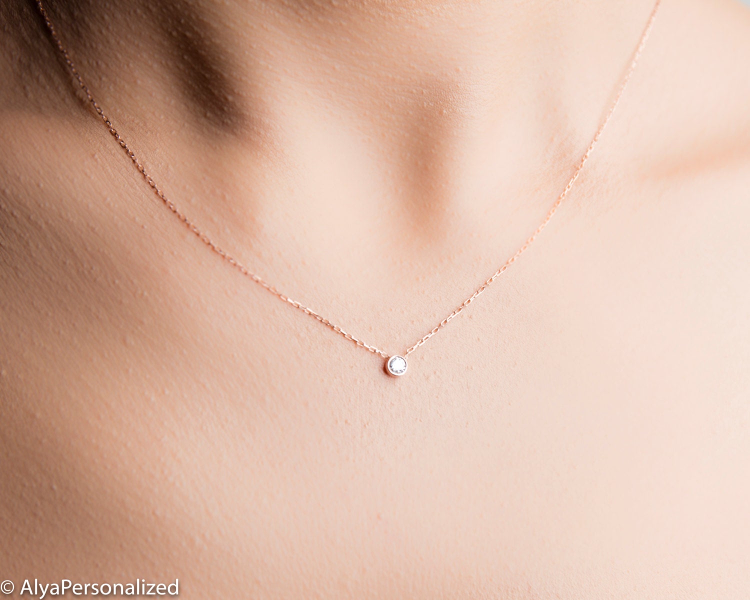 Minimalist Diamond Necklace in Gold | KLENOTA