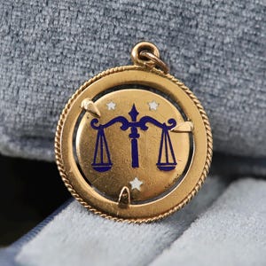Vintage 18K Gold Zodiac Libra Charm Pendant