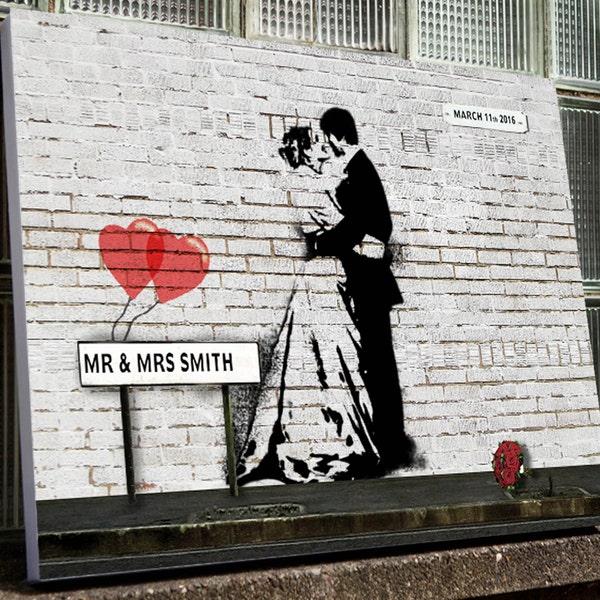 Impression sur toile personnalisée de couple de mariage de style Banksy. Personnalisez avec le nom de la mariée et du marié et la date du mariage