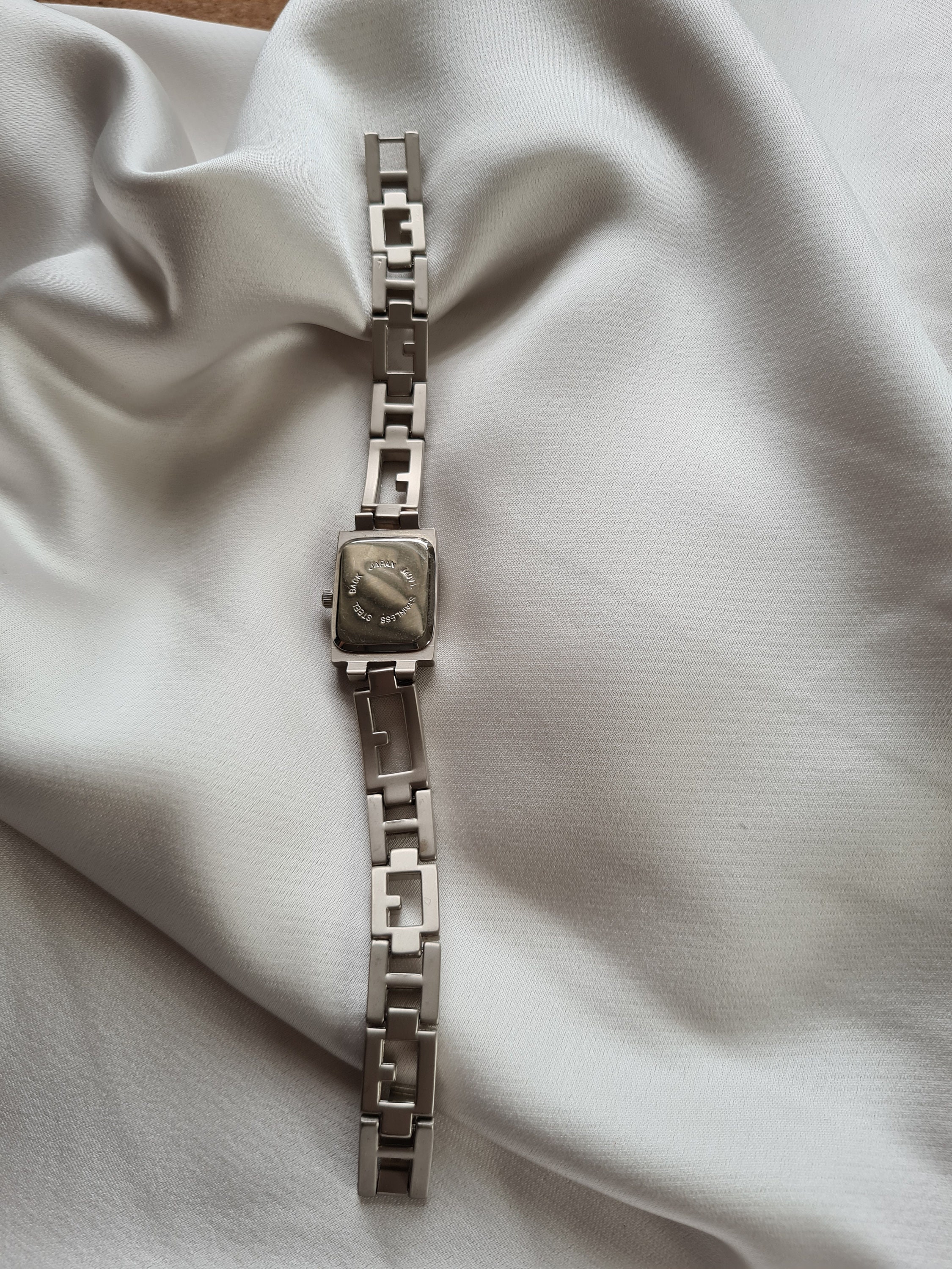 Vintage Guess Dress Watch / Fashion Watch / Metal Watch