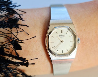 Woman's Seiko vintage Dainty Silver Plated Watch / Vintage Quartz watch (1980s seiko silver cocktail watch with silver face)