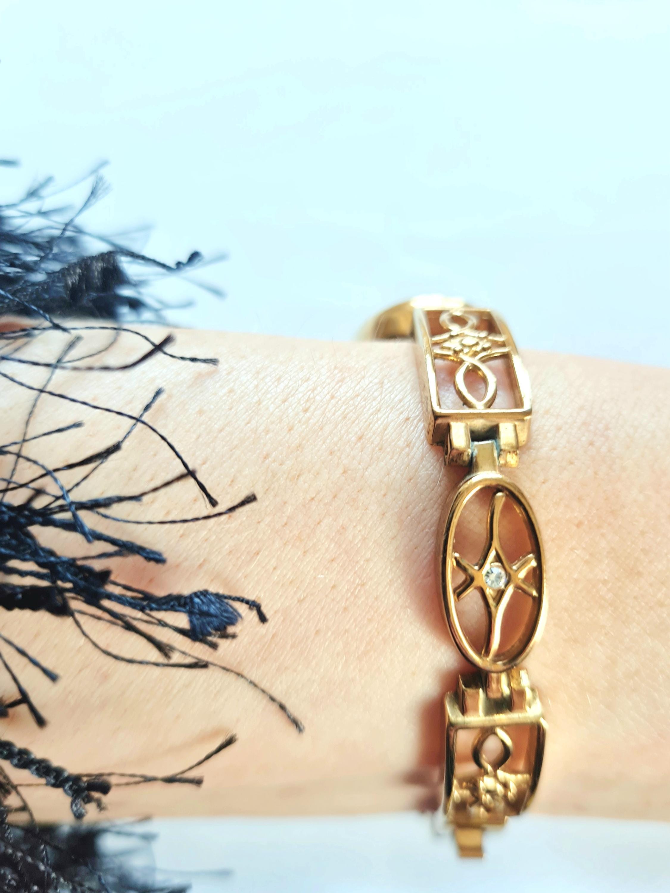 Vintage Dainty Gold Sekonda Watch Charming vintage Sekonda watch from the 1960s – Yourse Vintage main image 2