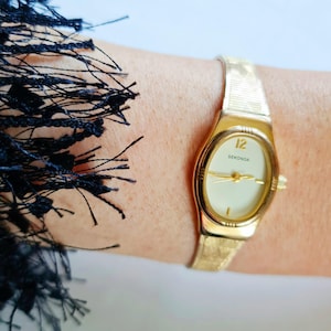 Ladie&#39;s VINTAGE Gold plated watch by SEKONDA / Sekonda Quartz watch / dainty gold watch / Vintage gold quartz watch / gold cocktail watch