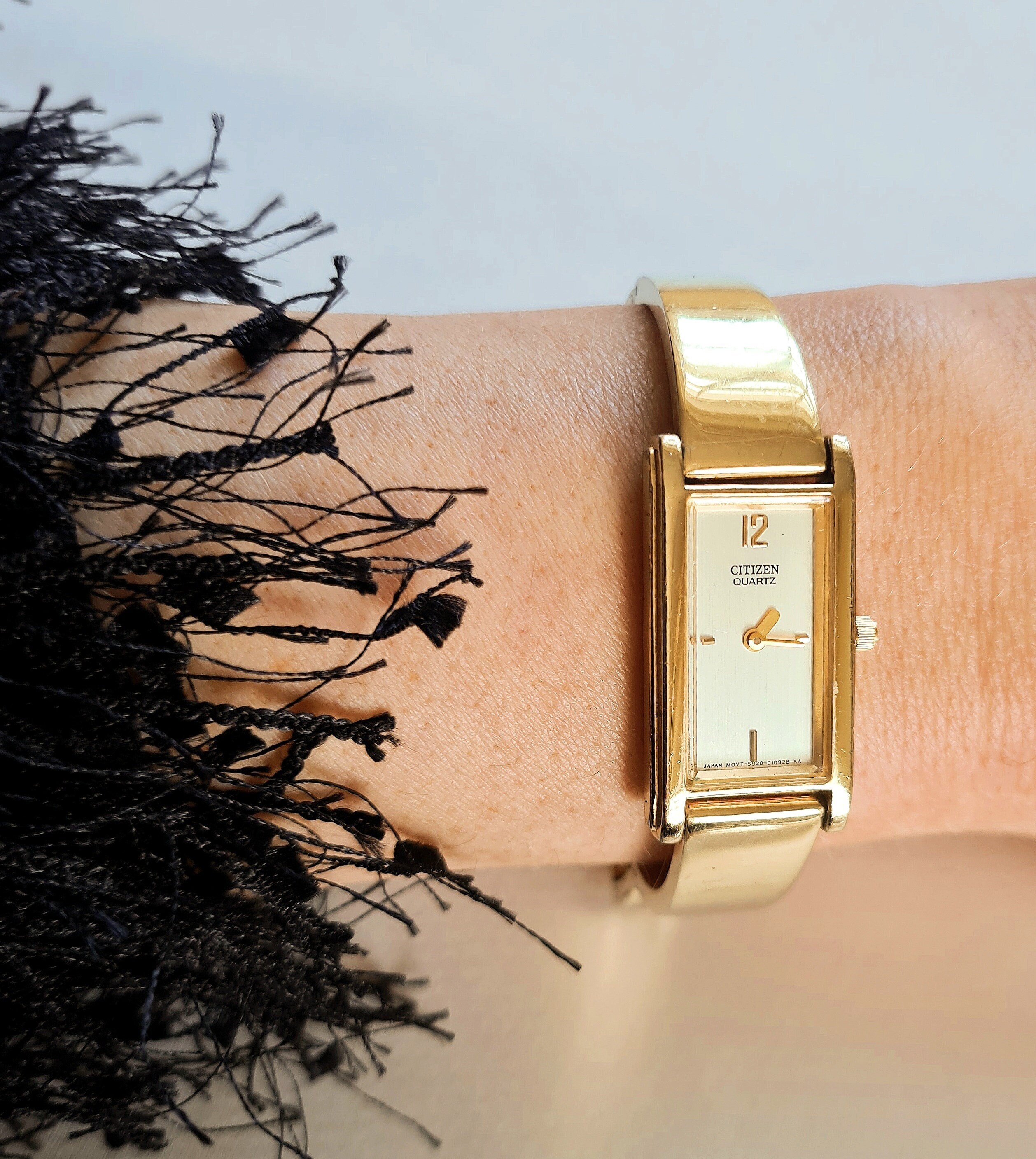 Gold watch quartz 2025