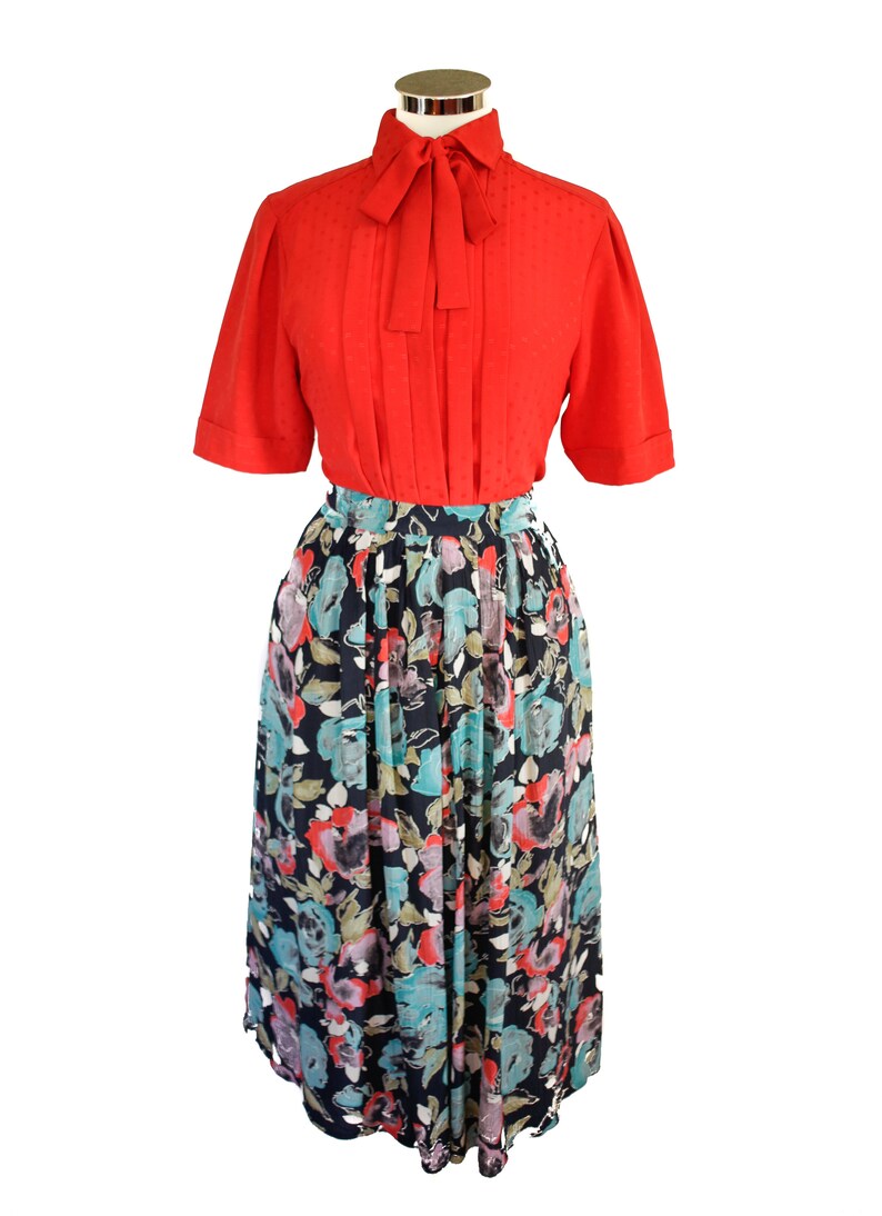 UK 12 80s floral midi skirt image 2