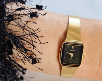 Vintage Gold Plated watch by Accurist /Quartz Accurist watch for her / Black face / Retro Ladies Gold Wristwatch By Accurist