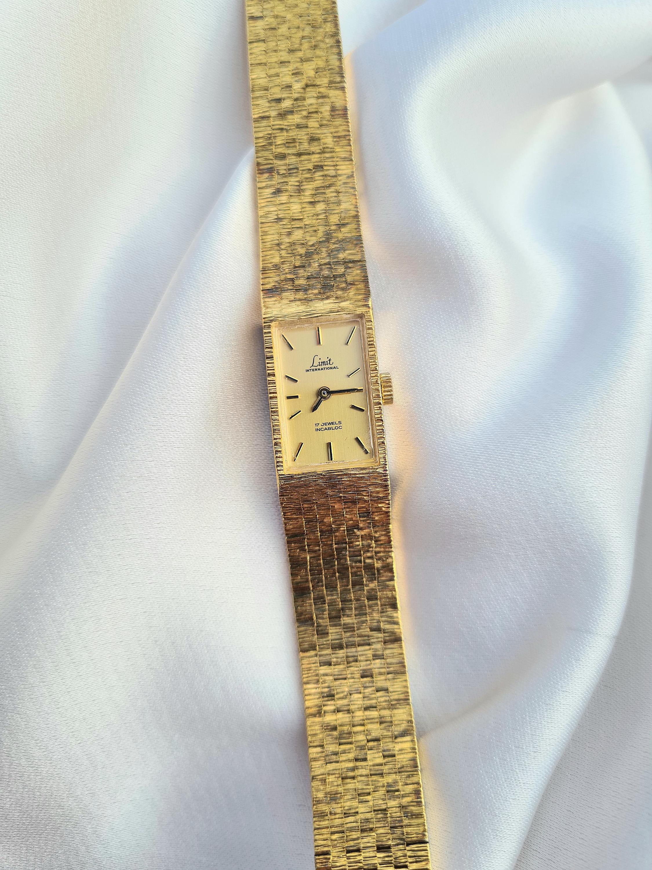 AXA INCABLOC 17 Jewels Ladies Windup Watch 0.750 Gold - 18 Karat 18K Solid Gold Vintage 1970s 17 Jewels Incabloc Chunky Brushed Gold Ladies  main image 3