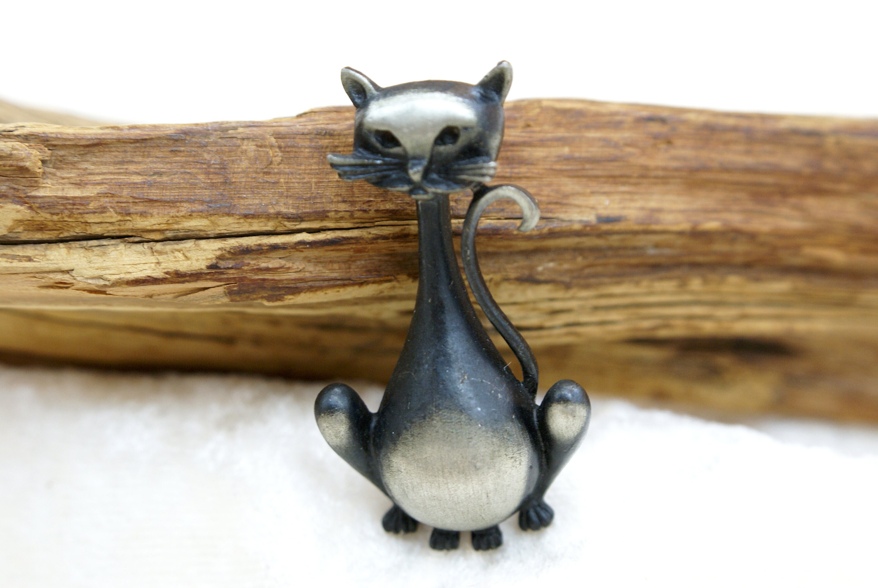 Hermoso Broche De Peltre Para Gato Moggie Sentado
