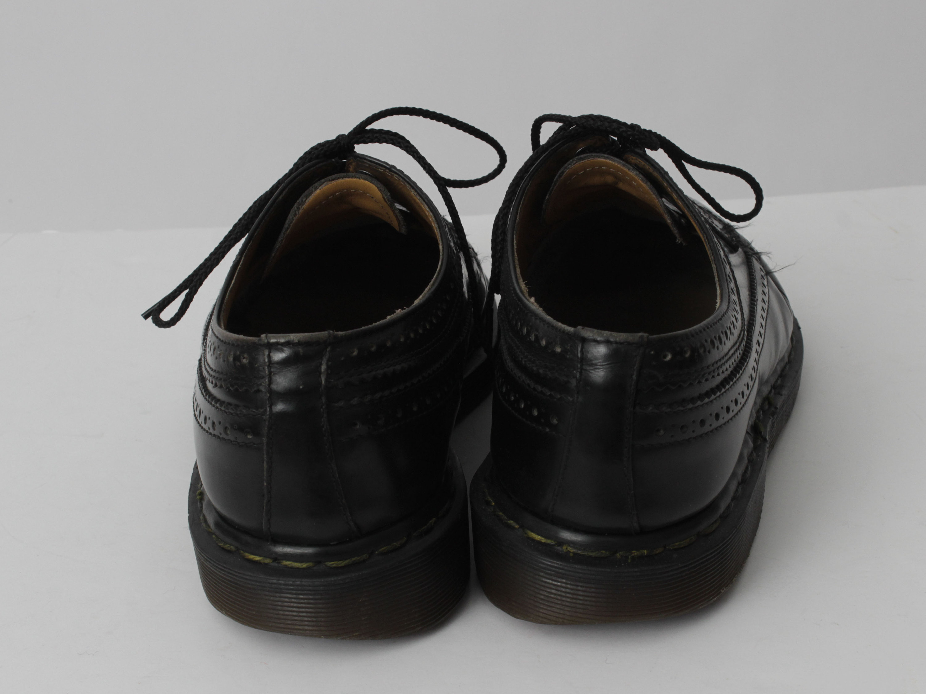 Dr martens wingtip black hot sale