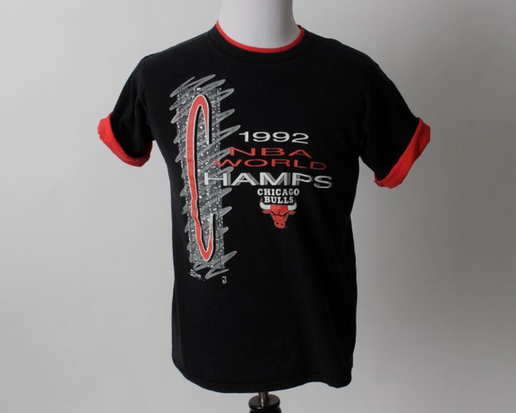 Vintage 90s Bulls TShirt T Shirt Tee Chicago Mich… - image 2