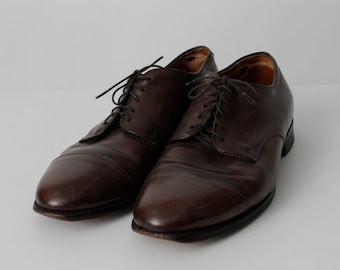 60s Florsheim 21670 The Trend 1960s Sporty Florsheim Shoes | Vintage 60s Leather Pecan Brown