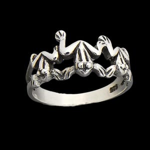 Ring med tre grodor i sterlingsilver – Symbol för förvandling och förnyelse