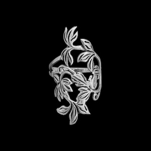 925 sterling silver ring with detailed flowers