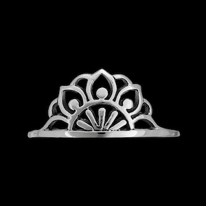 Sterling silver bohemian ring with an intricate rising sun