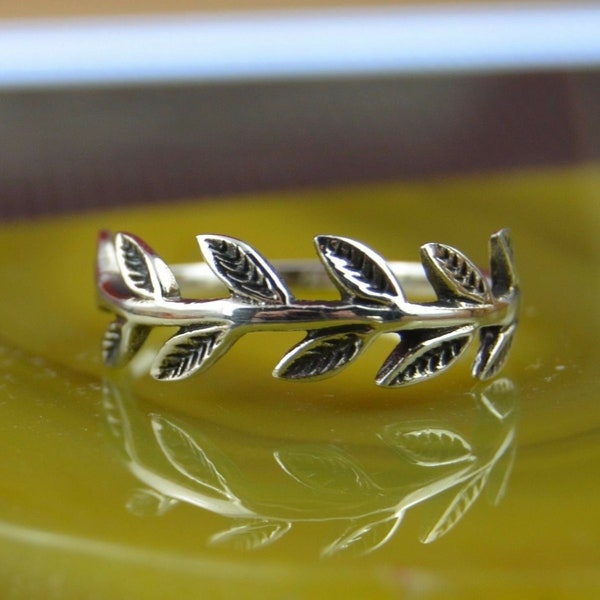 Blätter Band Ring • Sterling Silber • Größen 5, 6, 7, 8, 9 • Symbol für Erneuerung und Wachstum