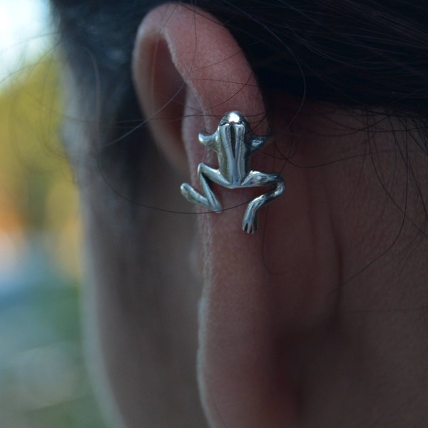 Stunning sterling silver frog cuff earring