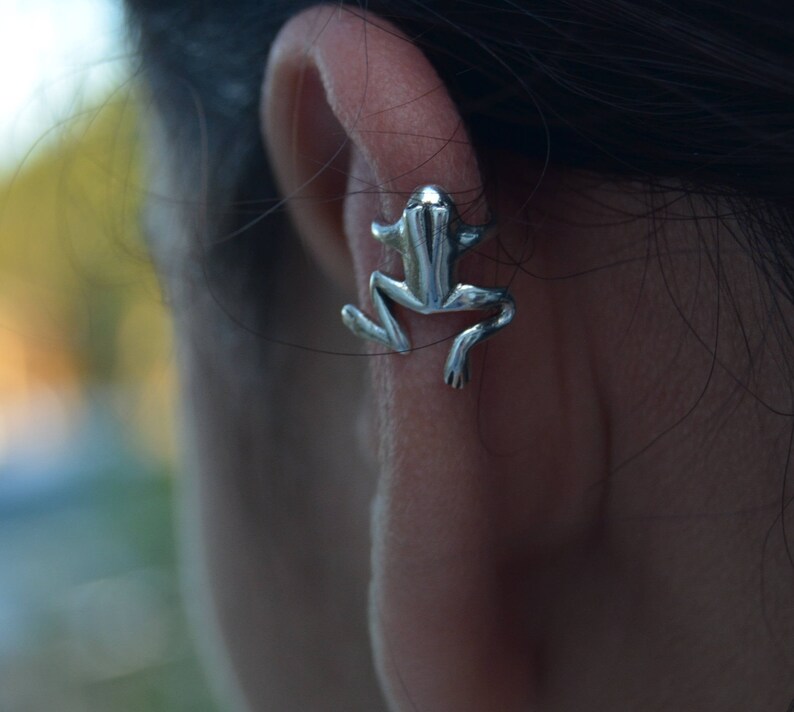 Stunning sterling silver frog cuff earring 