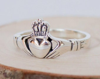 Thulite Ring (size R 1/2 , 9) Ring in 925 Sterling Silver Thulite Ring (size R 1/2 , 9) Ring in 925 Sterling Silver