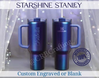 Vaso Star Shine Stanley de 40 oz con purpurina iridiscente grabada a medida, ideal como regalo.