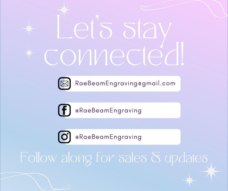 Puede incluir: Fondo pastel con el texto blanco "&iexcl;Manteng&aacute;monos conectados!". Se proporciona informaci&oacute;n de contacto por correo electr&oacute;nico y redes sociales: @RaeBeamEngraving en Facebook e Instagram, y RaeBeamEngraving@gmail.com. Tambi&eacute;n se incluye el texto "Sigue las ventas y actualizaciones".