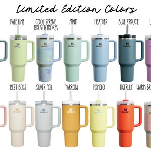 Puede incluir: Una colecci&oacute;n de 12 tazas de viaje de acero inoxidable con varios colores y patrones. Las tazas tienen un asa y una tapa con una pajita. Los colores incluyen esquisto, lima p&aacute;lida, pinceladas serenas y frescas, menta, brezo, abeto azul, lila, floraci&oacute;n, beige claro, papel de aluminio plateado, milenrama, pomelo, lirio tigre y pinceladas c&aacute;lidas.