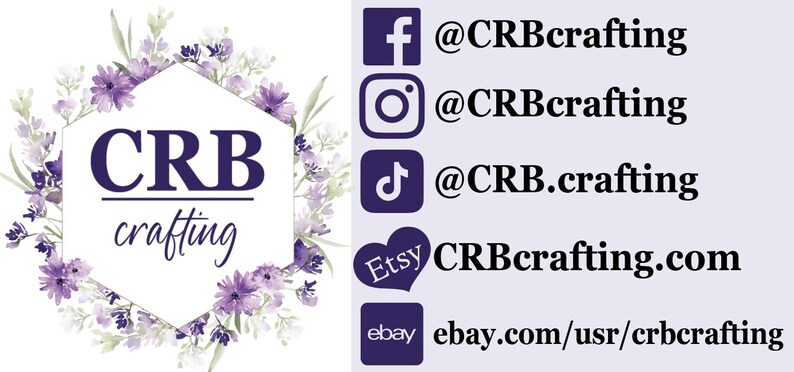 以下が含まれることがあります： CRBクラフティングのロゴで、花柄のデザインが施されています。ロゴは六角形の形で、「CRBクラフティング」という文字が白で書かれています。花柄のデザインは、紫と白の色合いです。ロゴは、Facebook、Instagram、TikTok、Etsy、eBayなどのソーシャルメディアのアイコンとリンクで囲まれています。