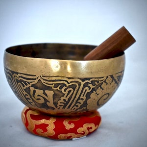 Singing bowl 5.8&quot; mantra etched carved Nepal Tibet Best sound Vibration, Australia, free mallet, buddha healing, Ships USA and Worldwide