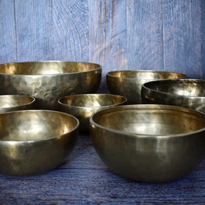 8-Piece Himalayan Singing Bowl Set – Premium Hand-Hammered Tibetan Bowls for Meditation & Sound Healing