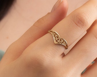 Chevron Filigree Celtic Knot Ring, 14K 18K Solid Gold V Shape Celtic Infinity Trinity Thumb Ring