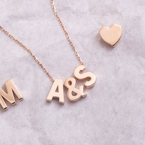 Collar con inicial personalizado de 14 k, collar con letras minimalistas, dijes de figuras pequeñas y delicadas, lindo colgante de corazón pequeño, regalo perfecto para ella