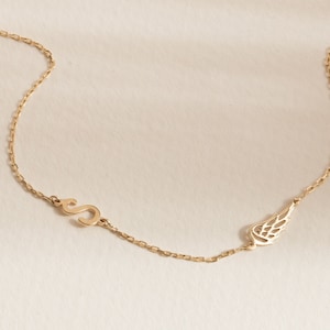 Pulsera de alas de ángel personalizada en oro macizo de 14 quilates y 18 quilates con inicial en rosa o blanco y alas de ángel Pulsera sentimental y memorable para madres