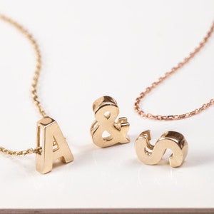Colar com pingente de letra minimalista 14k, delicados pingentes iniciais de ouro, colar com pingente de coração inicial personalizado, presente para ela, presente para a mãe