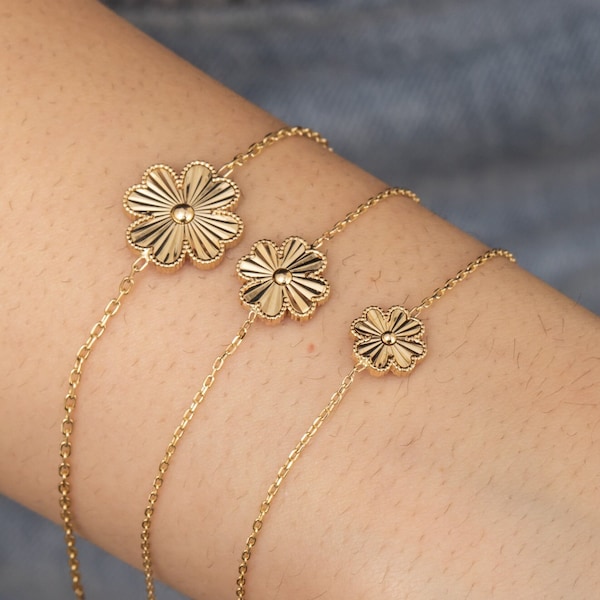 Fluted Clover Charm Bracelet in 14K Solid Gold, Ballerina Four Leaf Clover Bracelet, Sunburst Clover Charm Bracelet is Great Gift for Her