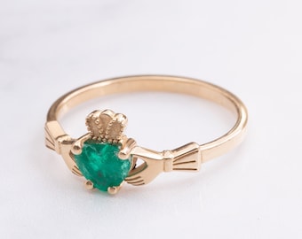 14K/18K Gold Heart-Shaped Emerald Claddagh Ring - Irish Heart Promise Ring, Elegant Gift for Her, Timeless Celtic Jewelry