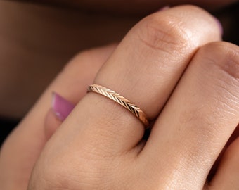Herringbone Eternity Ring, 14K 18K Real Gold 2mm Diamond Cut Ring, Minimalist Chevron Ring, Gift for Her, Wedding Groove Ring, Stacking Band