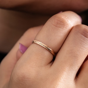 10K 14K 18K REAL Gold Herringbone Ring, 2mm Diamond Cut Design, Stacking Band for Her