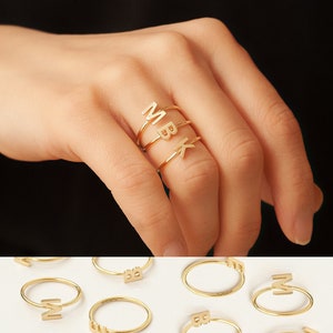 Anillo con inicial personalizado en oro macizo de 14 k y 18 k, delicado anillo con letras apilables personalizado en oro, gran regalo para ella, anillo con nombre inicial como regalo para damas de honor