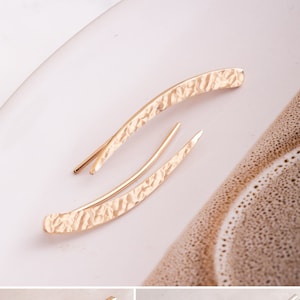 14K 18k massief gouden gehamerde klimmeroorbel, boogklimmeroorbel, gehamerde lange oorklimmer, elegante oorveger, oorklimmers cadeau voor haar