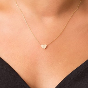 Collar de corazón pequeño de oro macizo de 14 k y 18 k, collar con dije de corazón delicado deslizante, collar con inicial de corazón pequeño, collar con letra de corazón, regalo para