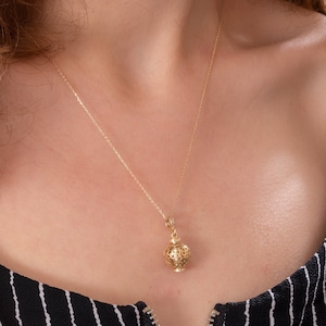 Colgante de urna con forma de tubo y esfera con nudo celta, oro auténtico de 14 quilates y 18 quilates. Collar de cremación enjaulado con símbolo de nudo celta personalizado para cenizas. Regalo de condolencia.