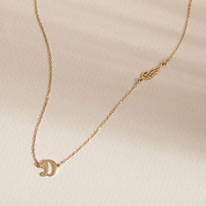 Collar de alas de ángel personalizado en oro macizo de 14 quilates y 18 quilates, collar con inicial en rosa o blanco y alas de ángel, collar sentimental y memorable para madres