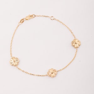 Fluted Clover 1 2 3 4 5 Charms Station Bracelet in 14K Solid Gold, Ballerina Four Leaf Clover Bracelet Sunburst Clover Bracelet Gift for Her
